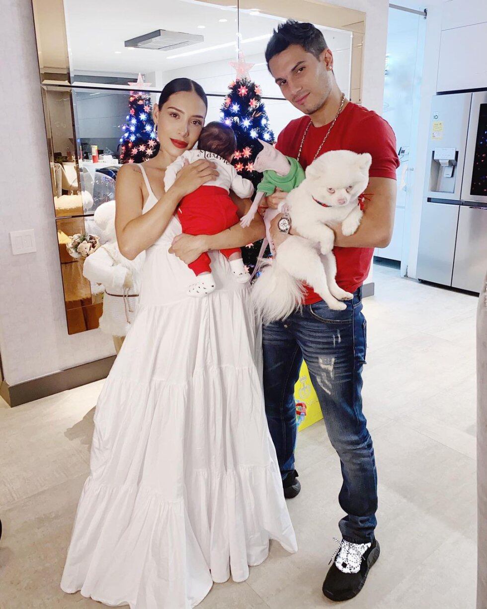 El cantante Pipe Bueno y la influencer Luisa Fernanda W compartieron la navidad junto a su pequeño hijo Máximo. 