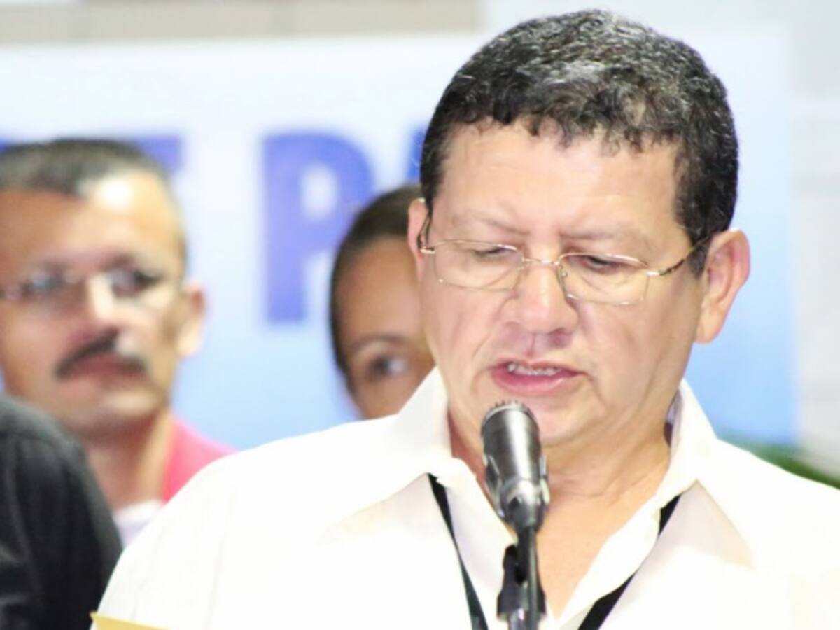 Pastrana no tiene autoridad moral para criticar el proceso de paz : Farc