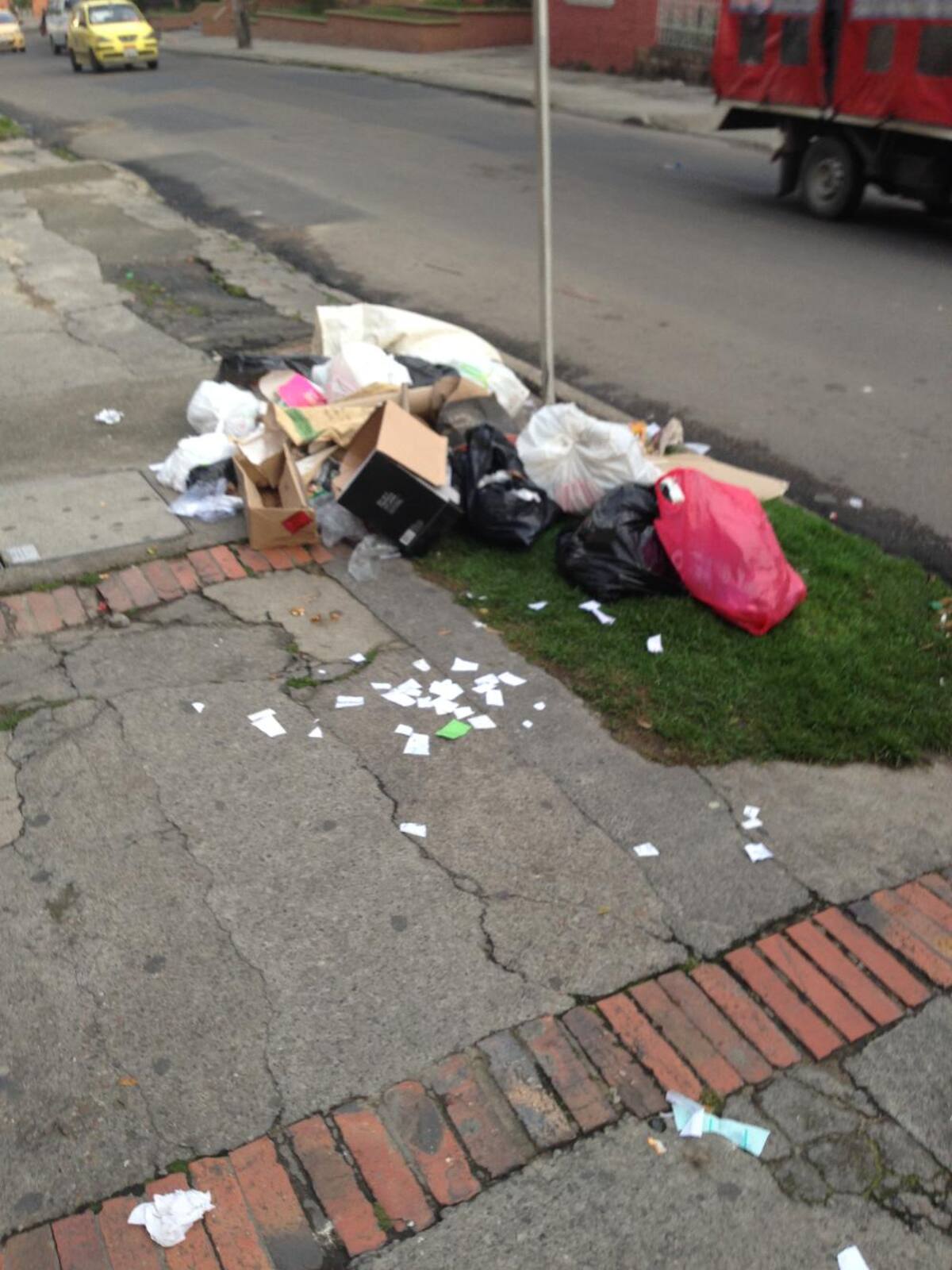 El gerente de Aguas de Bogotá dijo que antes del mediodía se restablecería el normal servicio de recolección. Foto: Caracol Radio