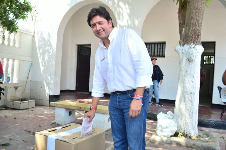 FÁBIAN CASTILLO SUÁREZ