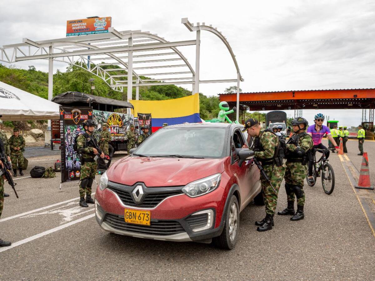 800 hombres de la Policía y Ejército custodian vías del Huila durante receso escolar
