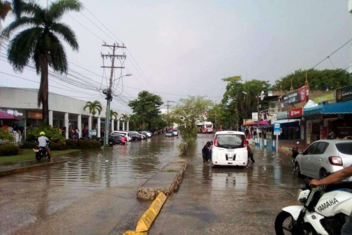 Aunque Cartagena no es una ciudad de arroyos, el represamiento de las aguas detiene por completo el tráfico vehícular en algunas zonas de la ciudad.