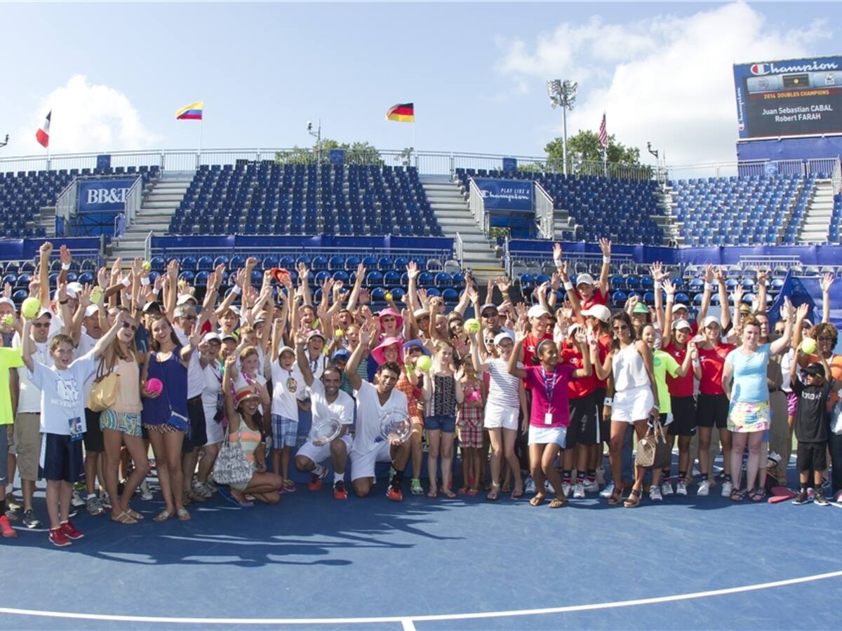Farah y Cabal celebraron su título con los aficionados en Winston Salem