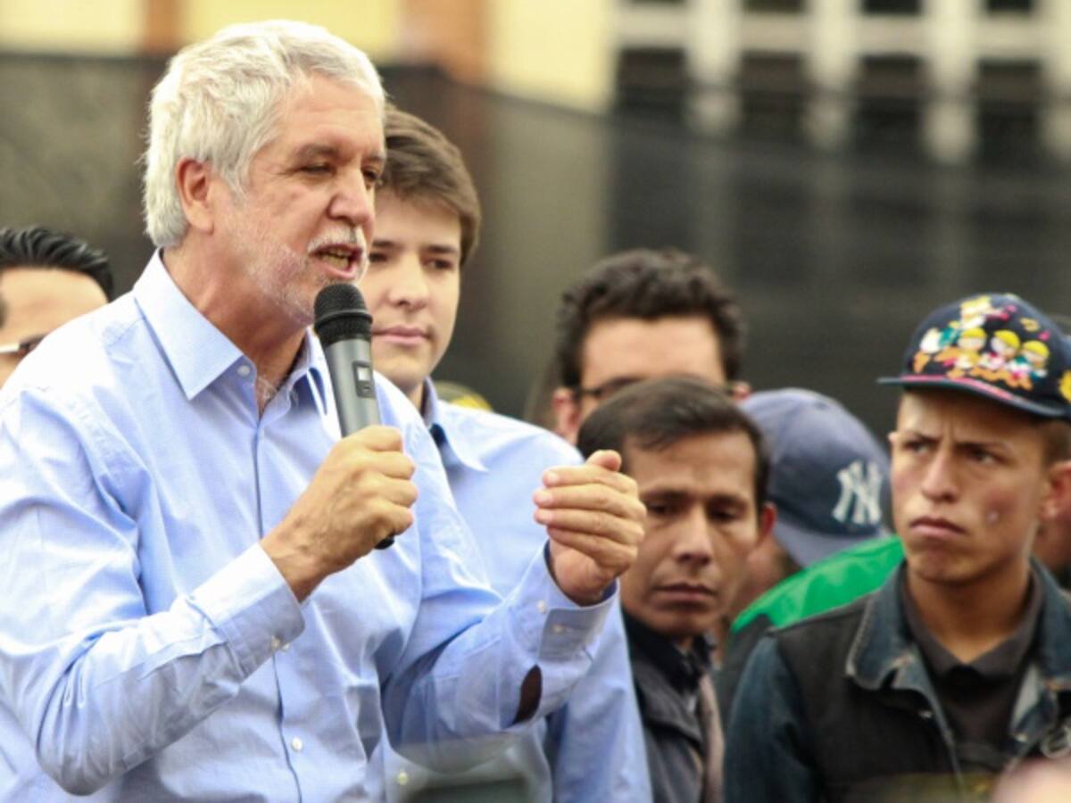 Nunca he necesitado un título para ningún cargo: Enrique Peñalosa