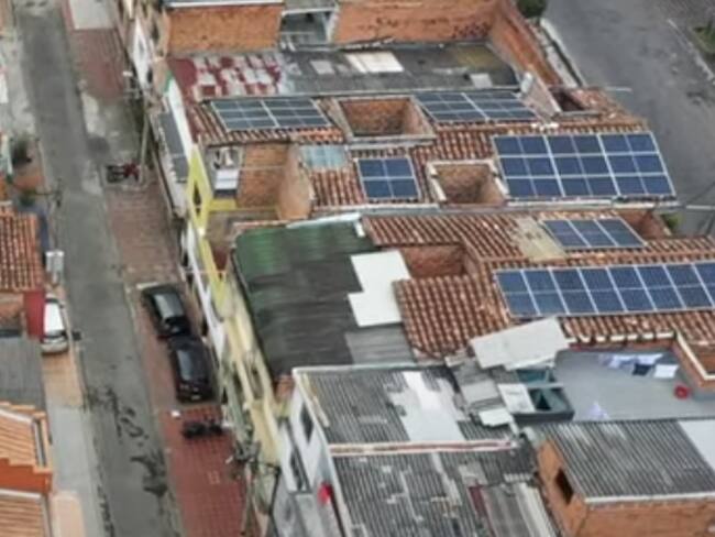 Comunidad solar de El Salvador. Foto: Captura video de la Alcaldía de Medellín.