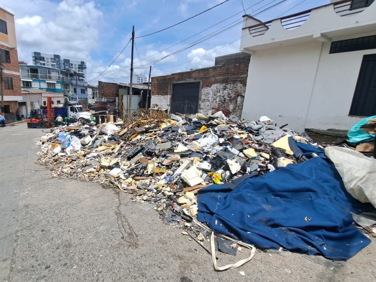 Más 200 toneladas de desechos encontraron en la calle 10 con carrera 10 de Pereira
