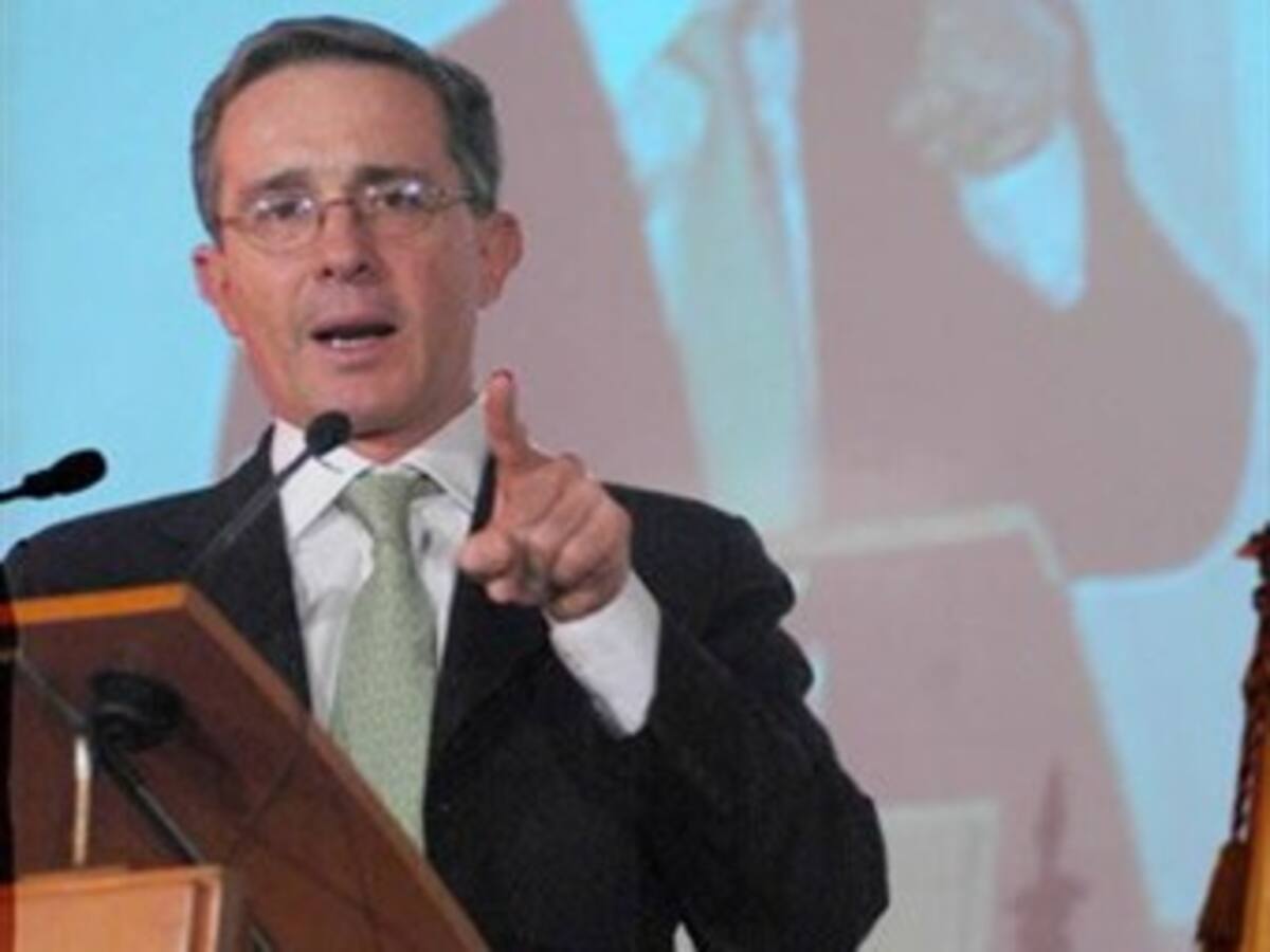 Presidente Uribe responde la carta del procurador exigiendo el fin del choque institucional con la Corte Suprema