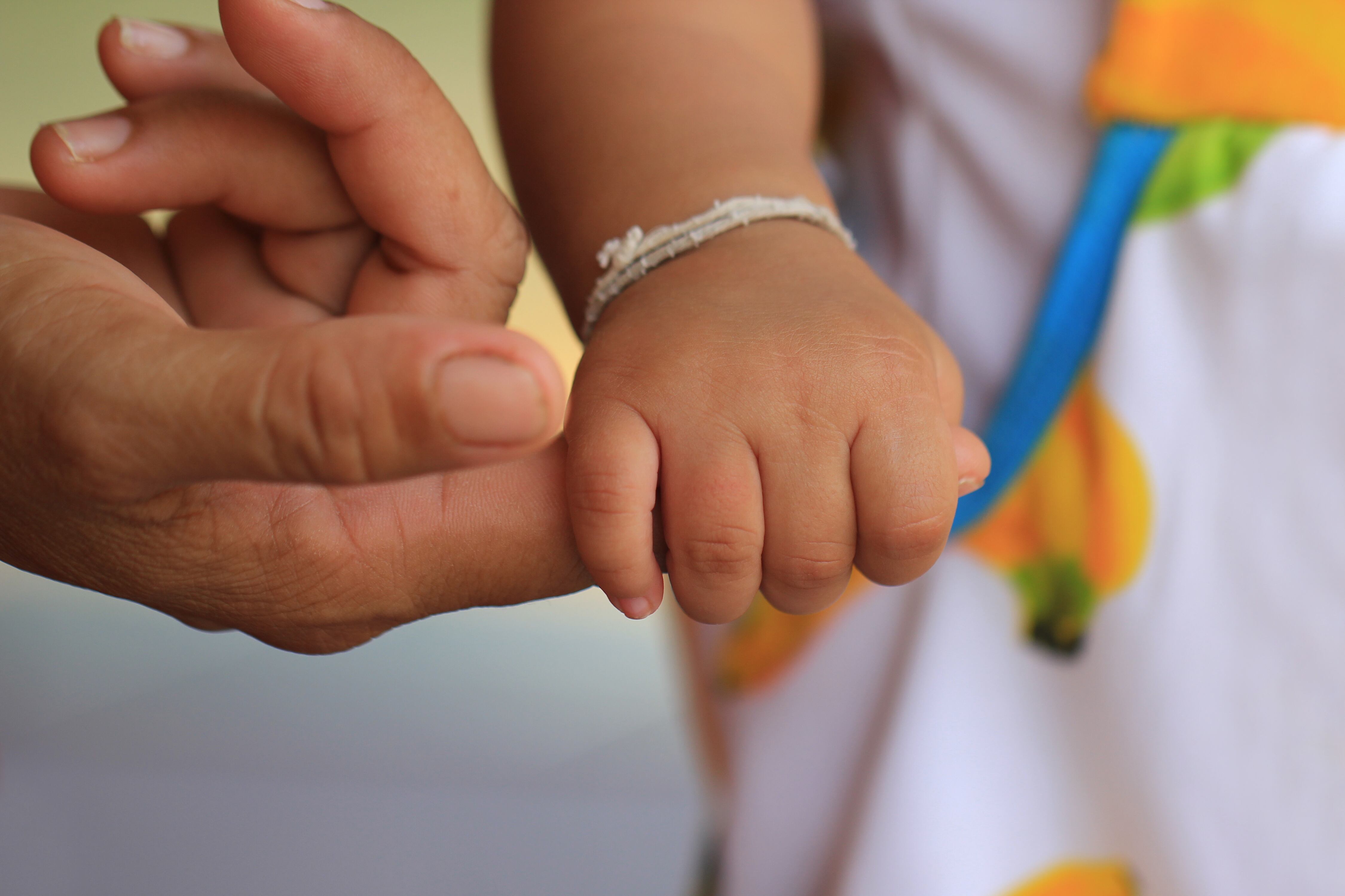 Reforma laboral incluirá bono pensional para madres. Foto: Getty Images.