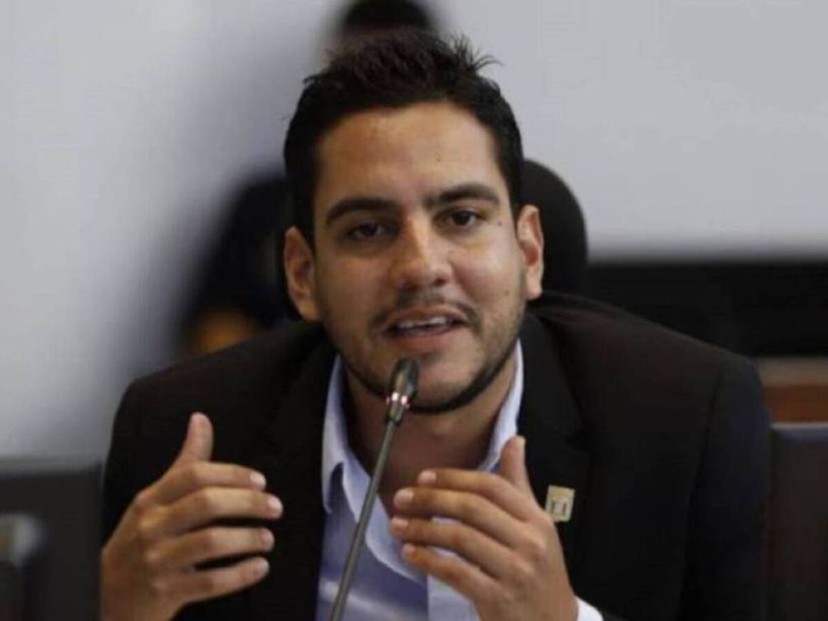 U de M responde cuestionamientos de concejal Alex Flórez sobre su título