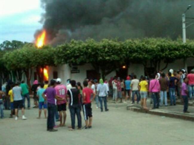 Campesinos quemaron instalaciones de la Fiscalía y la Alcaldía en Tibú, Norte de Santander