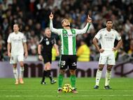 Juan Camilo Hernández festeja su anotación ante el Real Madrid. (Photo by Denis Doyle/Getty Images)