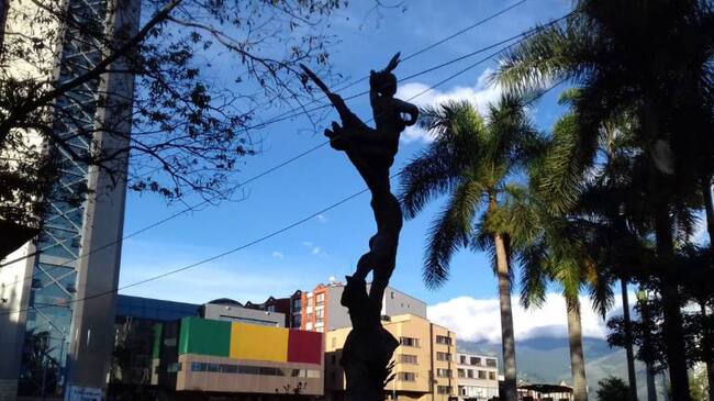 De lunes a viernes escuche 1150AM Las noticias de la región