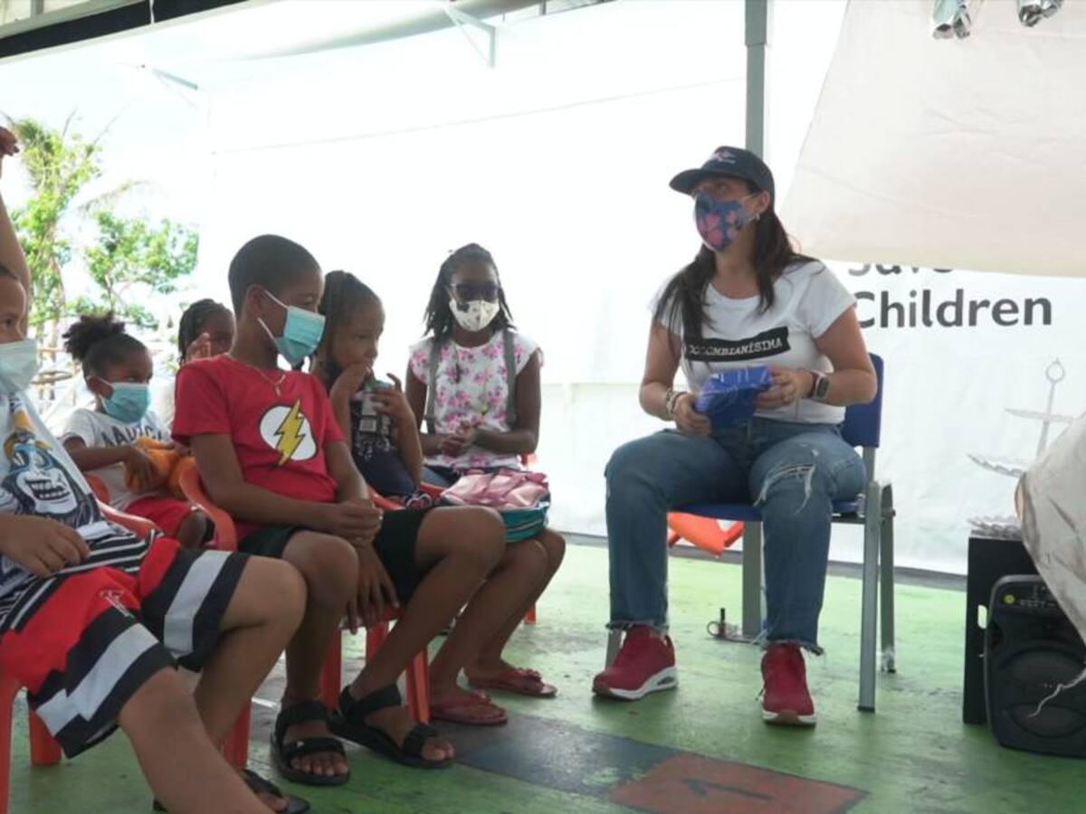 Junto a MinTIC, empresa colombiana entregó tabletas a niños de San Andrés