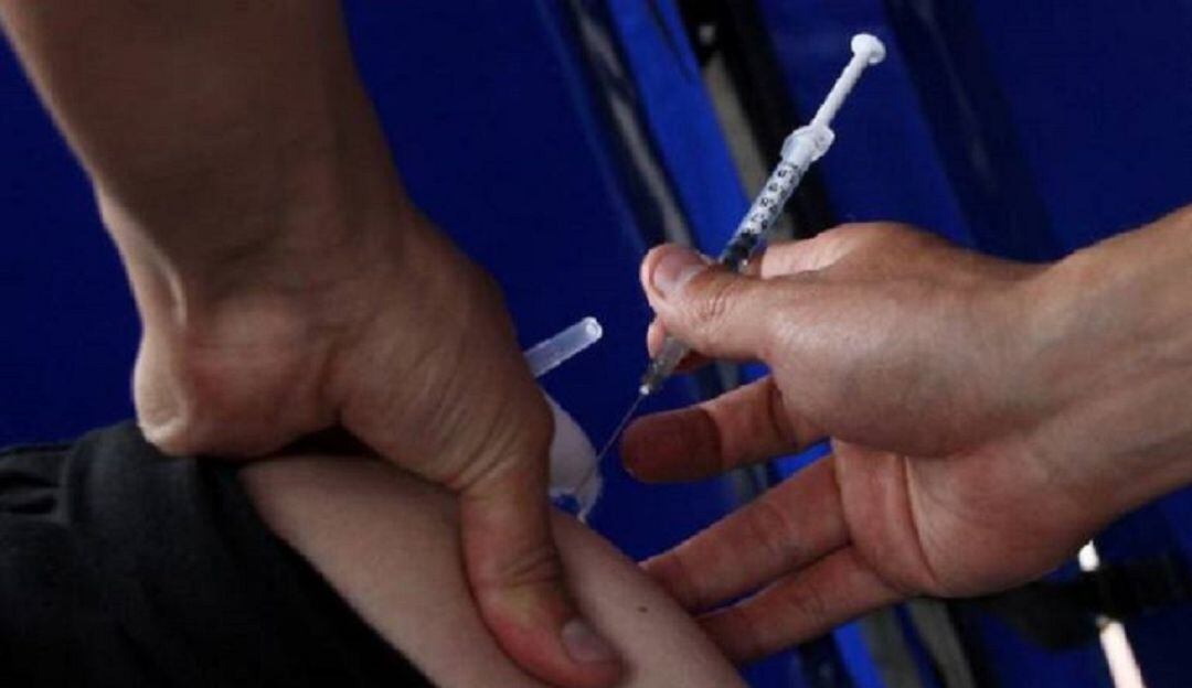 El Ministerio de Salud abrió a partir de este sábado 21 de agosto la vacunación contra el COVID-19 para jóvenes entre los 15 y 19 años.