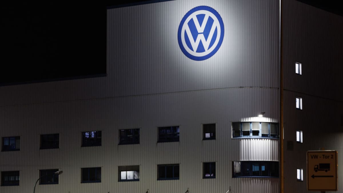 Volkswagen recorta el doble de empleos, 100.000 en total, y reduce a la mitad sus modelos
