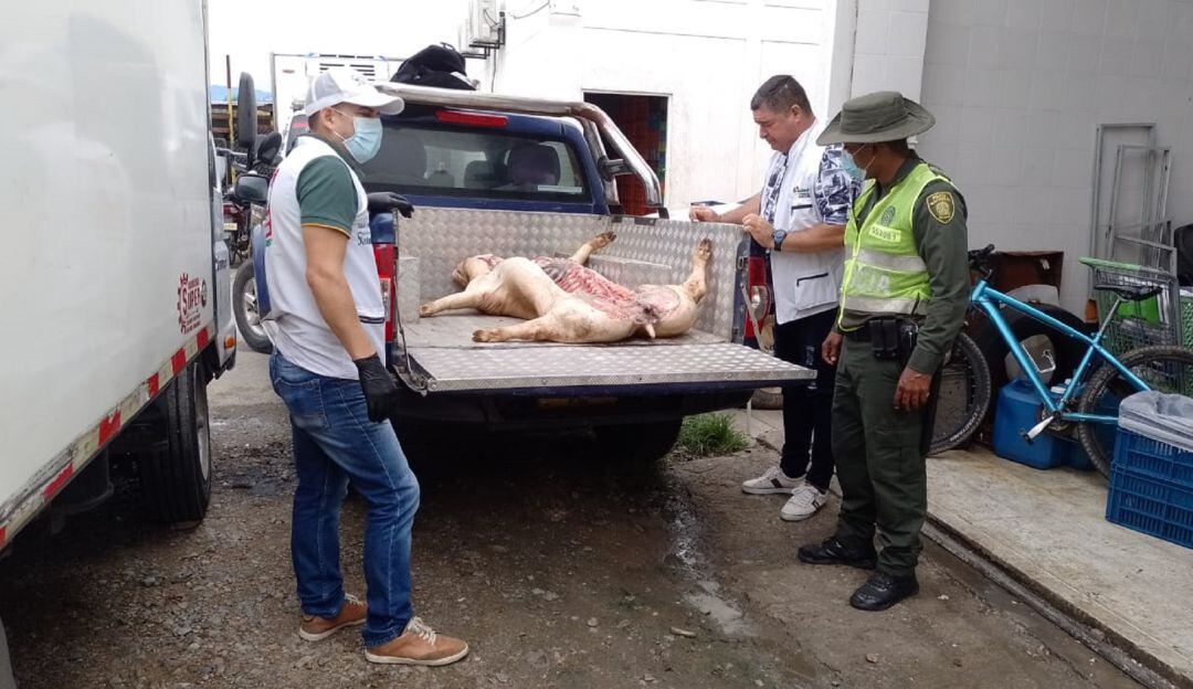 Decomisan carne de cerdo en Neiva. 