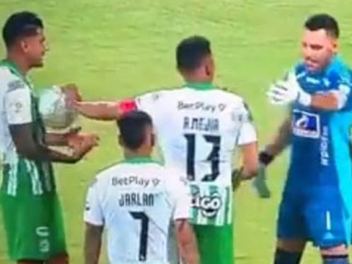 Viera no perdió la ocasión y provocó a Jarlan: lo retó a patear el penal