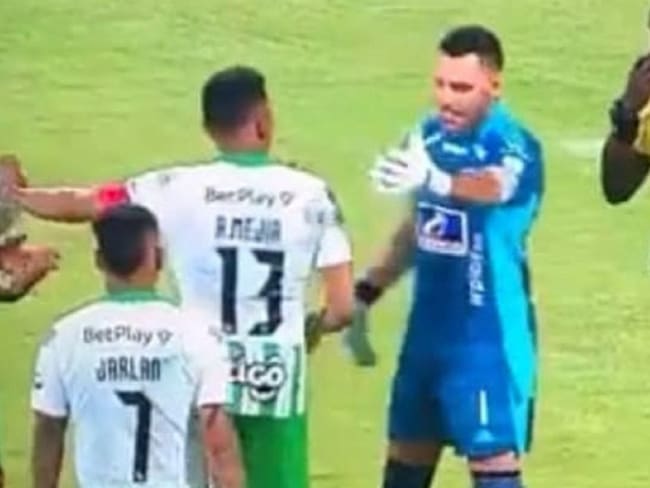 Sebastián Viera provocó a Jarlan Barrera invitándolo a patear el penal en la Copa Colombia