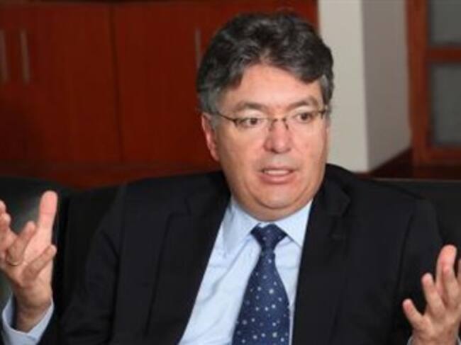 Ministro de Hacienda en anuncio de enajenación de acciones. Foto: El Tiempo