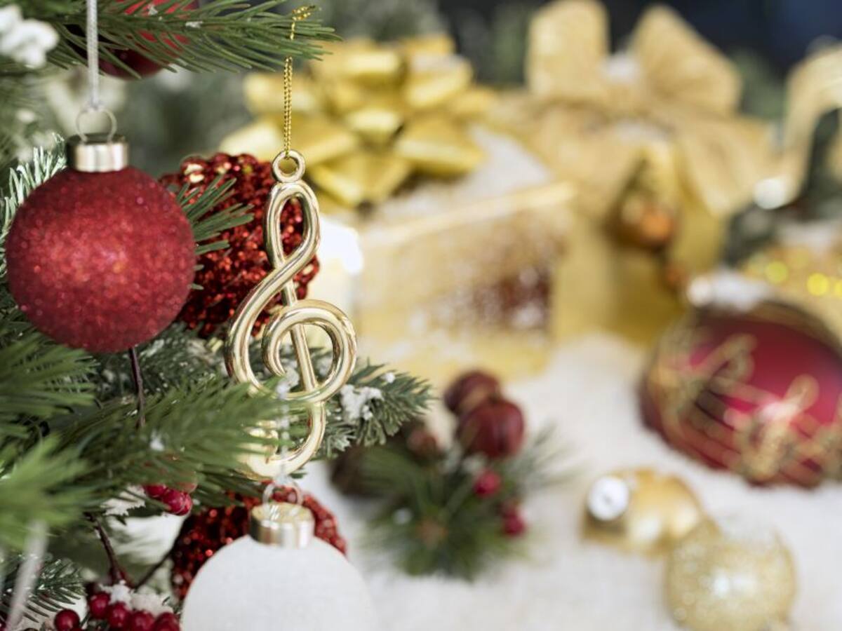 Estas son las canciones que no puede dejar de escuchar en fin de año