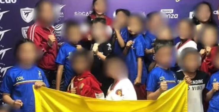 Imagen de los niños que hacen parte del Club de Taekwondo.