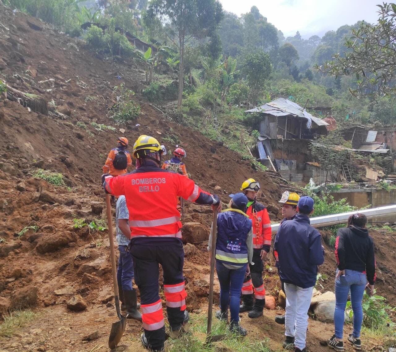 Labores de búsqueda en El Pinar en Bello, Antioquia. Cortesía: Alcaldía de Bello.