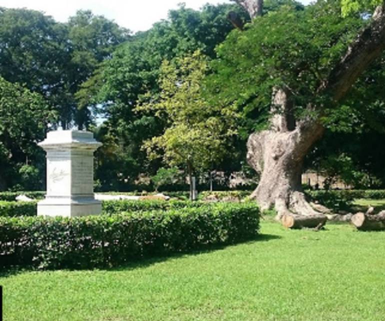 Esta es la base de la escultura de Simón Bolívar. /FOTO GOOGLE MAPS