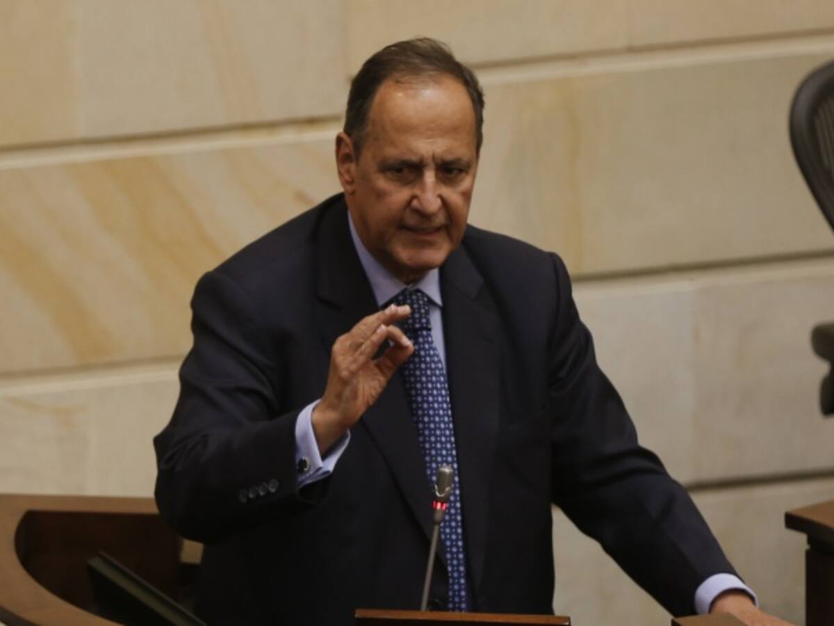 Fuerzas Militares tienen el deber de ir ‘con todos los fierros’ contra el ELN: Juan C. Restrepo