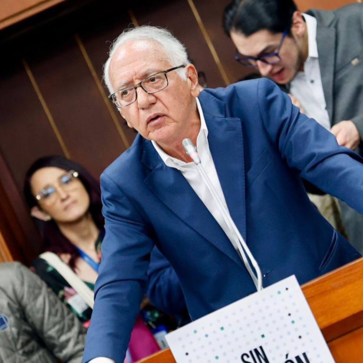 MinSalud asegura que crisis del sistema “no es nueva” y anuncia mejoras en hospitales pública