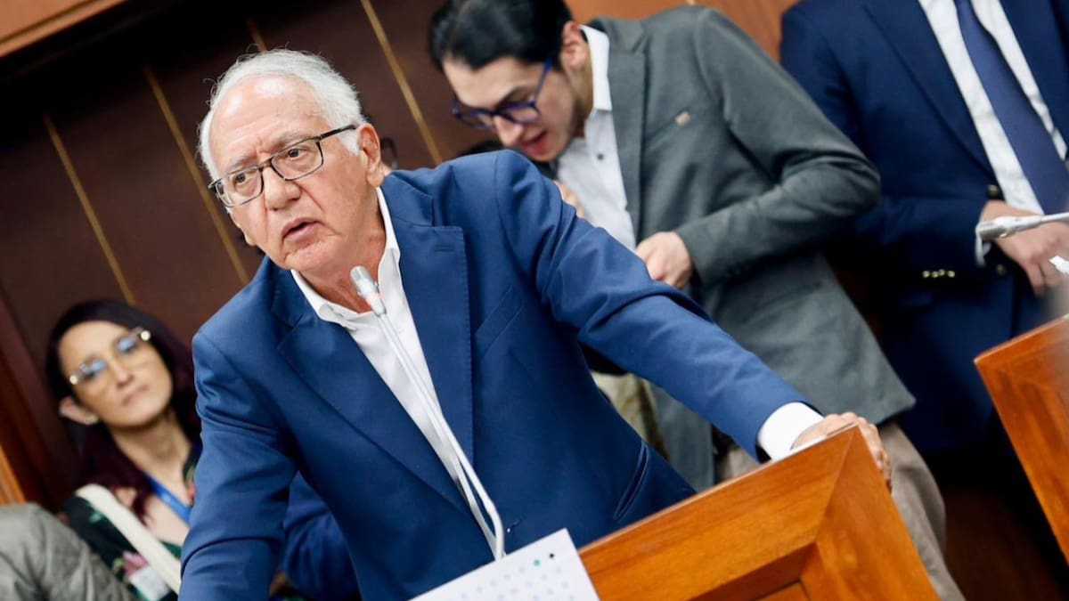 MinSalud asegura que crisis del sistema “no es nueva” y anuncia mejoras en hospitales pública
