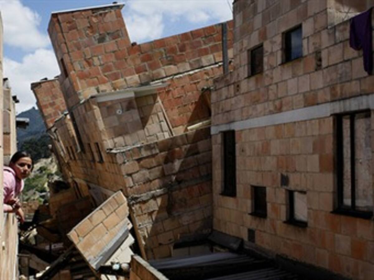 Un muerto y un herido deja deslizamiento de tierra en Bogotá