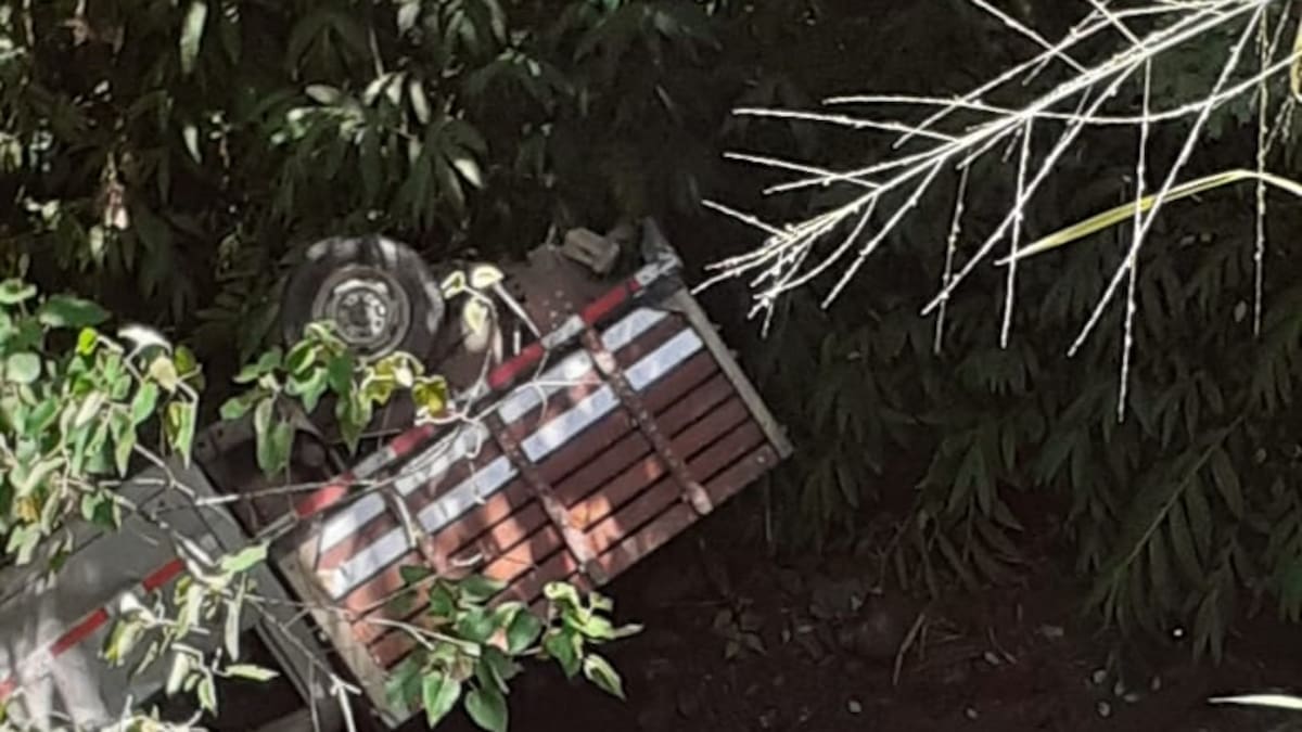 El periodista Juan Esteban Vásquez cayó a una quebrada y quedó con graves heridas