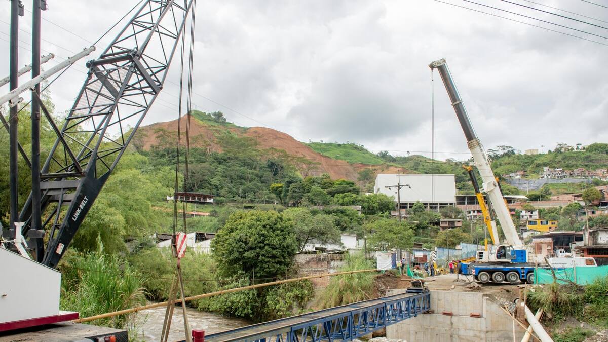 Inició la instalación del nuevo Puente Curtiembres en la vía Pereira - Marsella