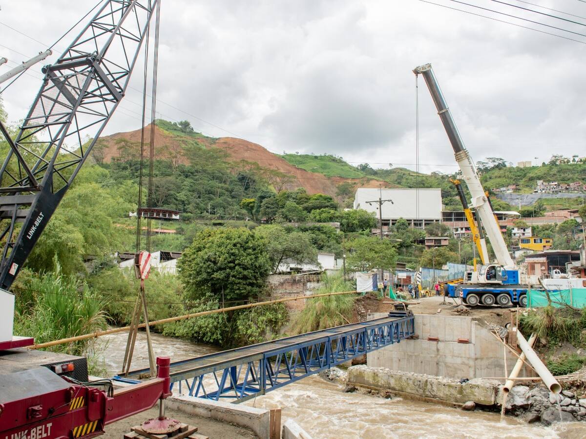 Inició la instalación del nuevo Puente Curtiembres en la vía Pereira - Marsella