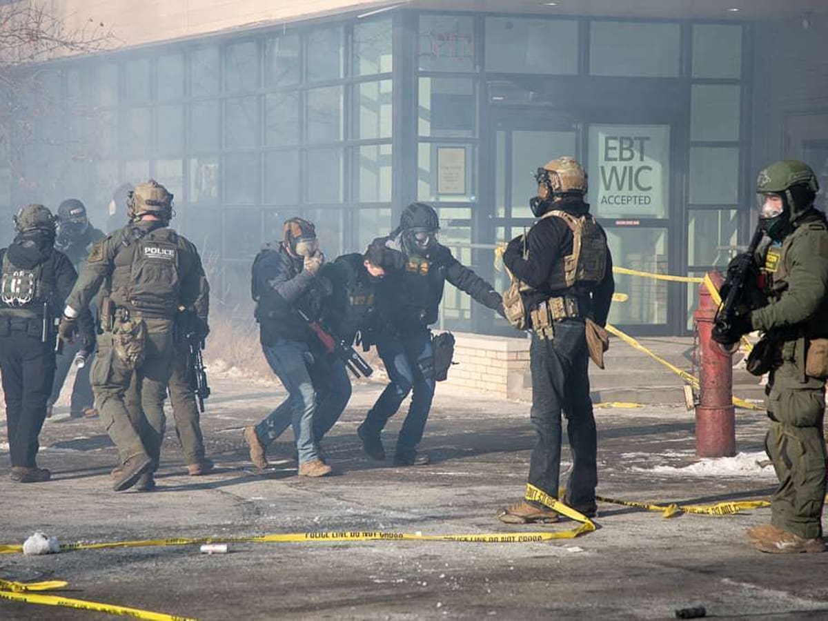 Minnesota moviliza a Guardia Nacional tras muerte de hombre a manos de un agente federal