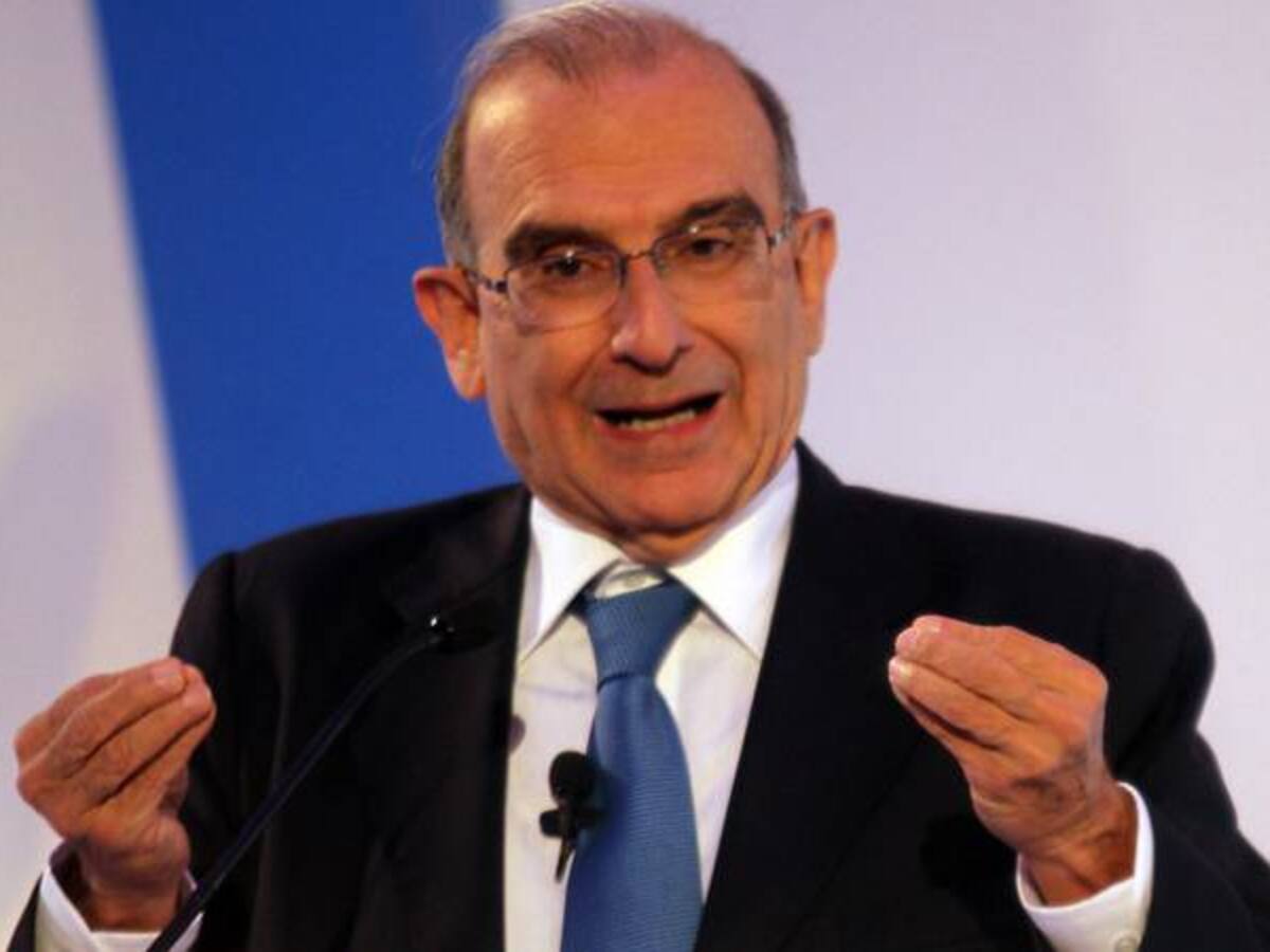 Gobierno no ha negociado la reformulación de la doctrina militar: De la Calle