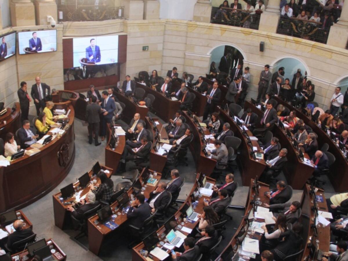 Partido de La U seguirá siendo de Uribe