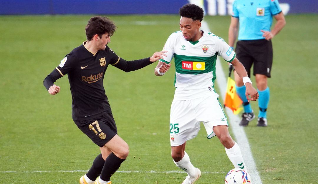 Johan Mojica estuvo en el campo de juego los 90 minutos ante el Barcelona.