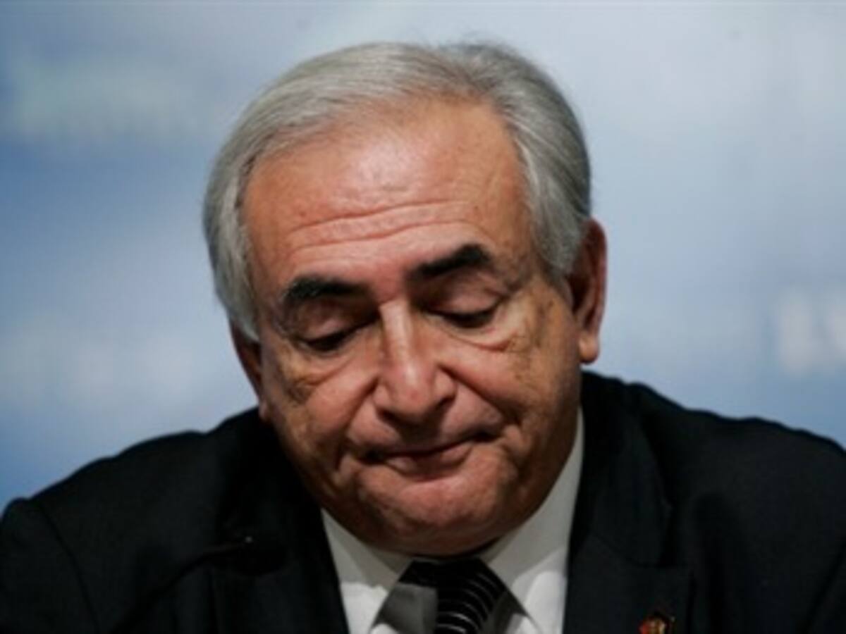 Strauss-Kahn inicia su arresto domiciliario y el FMI se centra en su sucesor