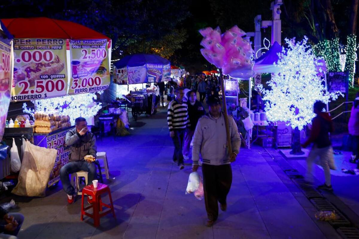 La capital del país ya está lista para la época de fin de año con sus diferentes luces y decoraciones por todas las calles de la ciudad.