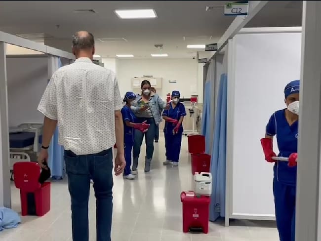 Limpieza por inhalación de gases en el Hospital San Juan de Dios de Rionegro. Foto: cortesía.