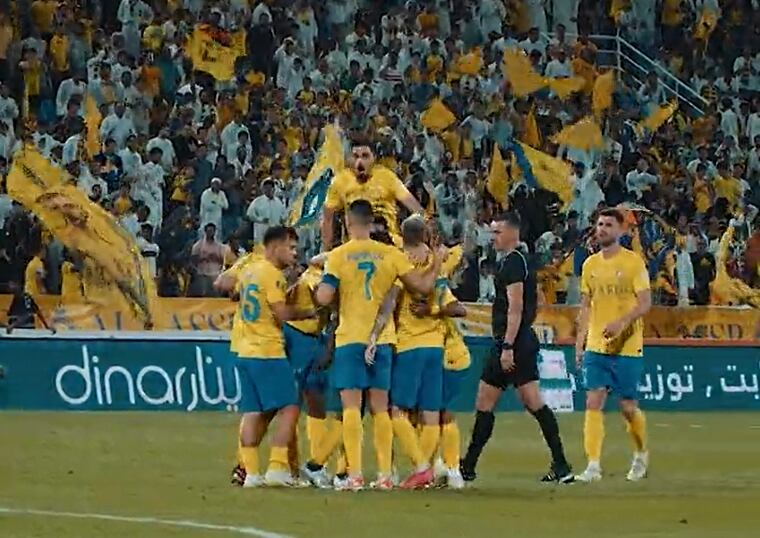 Wilmar Roldán dirigiendo en Arabia Saudita / Al-Nassr.