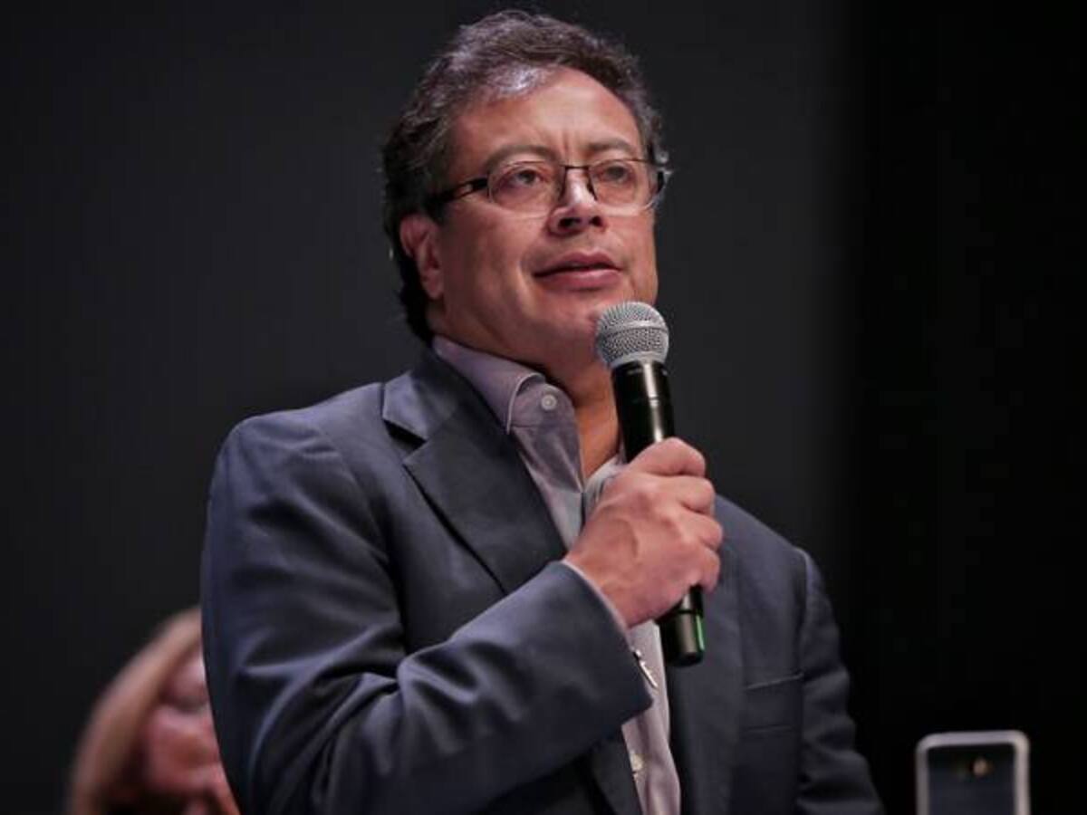 Archivan investigación contra Petro por reducción de tarifa en Transmilenio