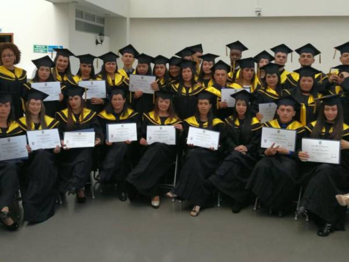 50 víctimas del conflicto en Nariño, se graduaron como técnicos en sistemas