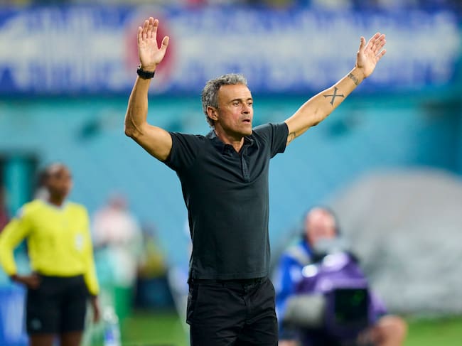 DOHA, QATAR - DECEMBER 01: Luis Enrique, head coach of Spain reacts during the FIFA World Cup Qatar 2022 Group E match between Japan and Spain at Khalifa International Stadium on December 01, 2022 in Doha, Qatar. (Photo by Juan Luis Diaz/Quality Sport Images/Getty Images)