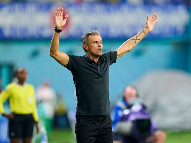 DOHA, QATAR - DECEMBER 01: Luis Enrique, head coach of Spain reacts during the FIFA World Cup Qatar 2022 Group E match between Japan and Spain at Khalifa International Stadium on December 01, 2022 in Doha, Qatar. (Photo by Juan Luis Diaz/Quality Sport Images/Getty Images)