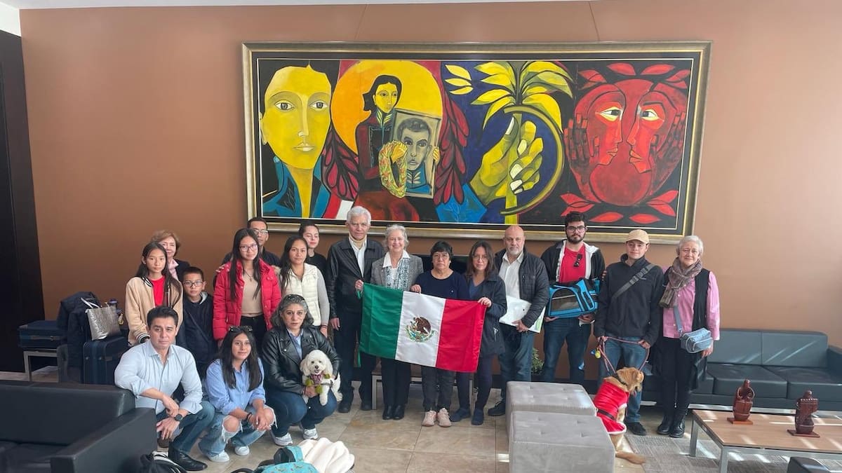 Personal diplomático de México deja Ecuador tras la ruptura de relaciones diplomáticas