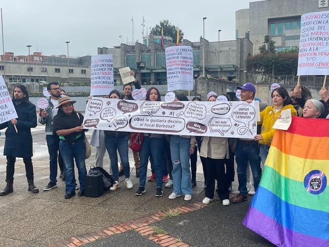 Plantón en la Fiscalía exige resultados en casos de discriminación LGBTI en Bogotá