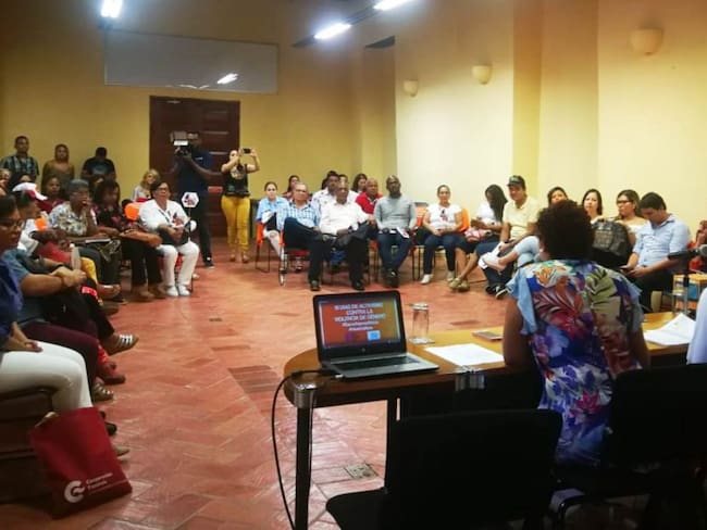 Firman pacto de compromiso por la protección a la mujer en Cartagena