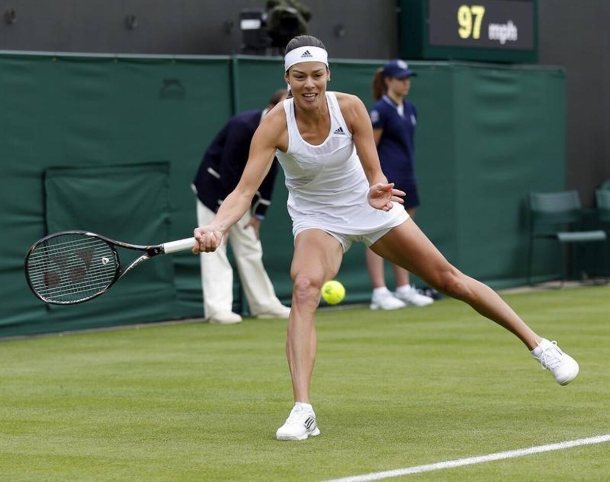 Un exhaustivo primer set tuvo la serbia Ana Ivanovic ante la francesa Virgine Razzano. 7-6 (7-1) y un fugaz segundo set 6-0, para avanzar a segunda ronda.